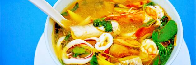 Det er rekeskallet som gir denne suppen smakskraft - chilien leker i bakgrunnen