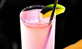 Bak drinkens rosa ytre skjuler det seg en svært så forfriskende smak