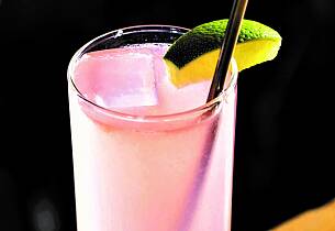 Bak drinkens rosa ytre skjuler det seg en svært så forfriskende smak
