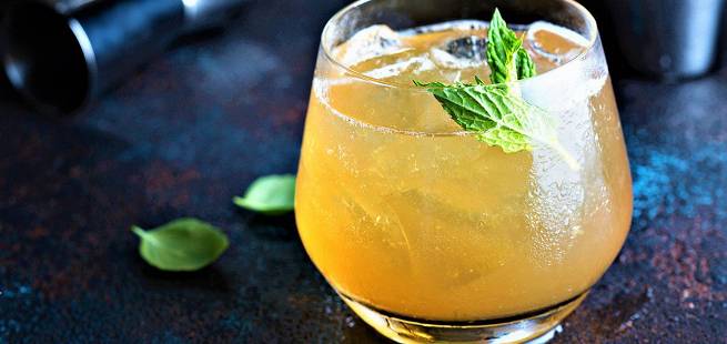 Eplesidercocktail med bourbon drinkoppskrift