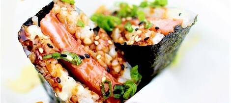Kan du tenke deg å bruke skinke fra boks i maki-sushien? Ikke? Det gjør de med glede på Hawaii. Dette er en av årets sterkeste mattrender