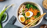 Ramen har tatt hele verden med storm. Les den spennende historien bak denne ikoniske japanske matretten