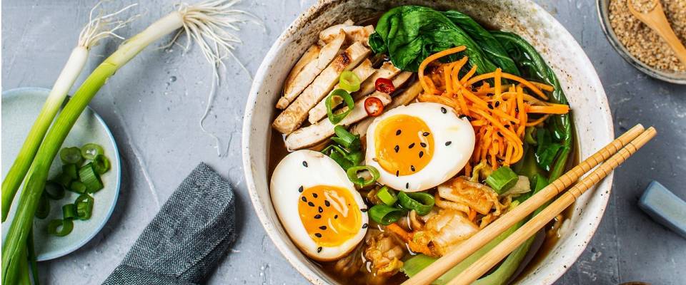 Ramen har tatt hele verden med storm. Les den spennende historien bak denne ikoniske japanske matretten