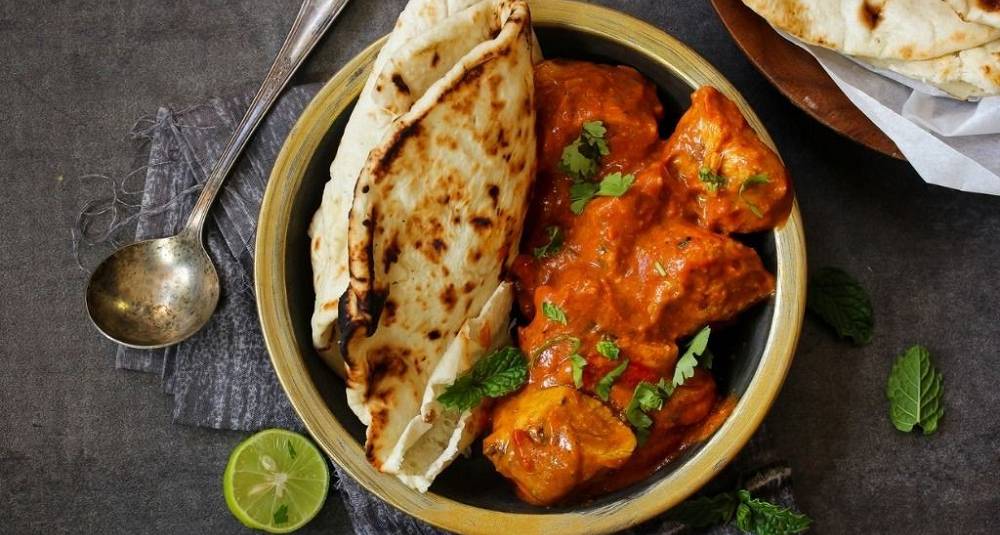 Butter chicken er kanskje en av Indias mest kjente matretter. Slik lager du den magiske retten hjemme