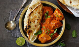 Butter chicken er kanskje en av Indias mest kjente matretter. Slik lager du den magiske retten hjemme