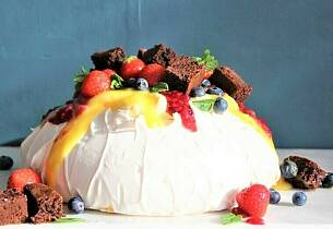 Bak dette overflødighetshornet av en pavlova