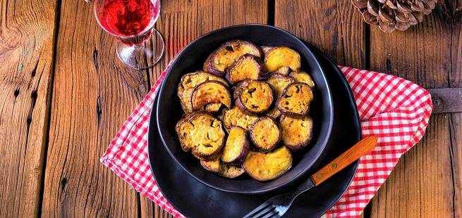 Stekt squash og aubergine med hvitløksaus som i Hellas