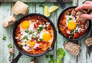 Huevos rancheros - meksikanske bakte egg i tomatsaus