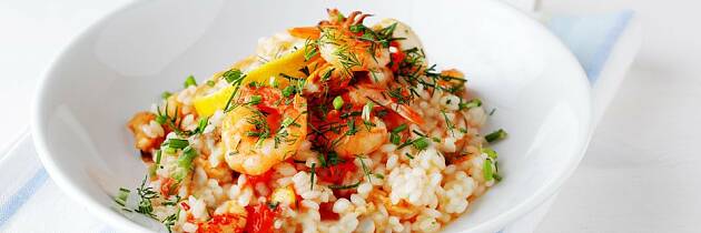 Så enkelt kan du lage en hurtig-risotto med kokt ris, fisk og reker, gjerne rester etter helgen