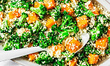 Grønnsaker med couscous er middag god som noen, særlig når den får følge av raita