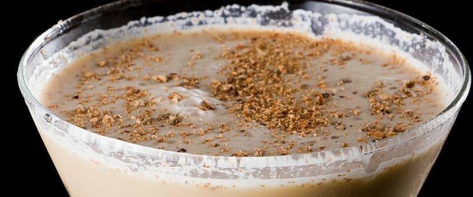 Slik lager du Brandy Alexander - drink og dessert i samme glass