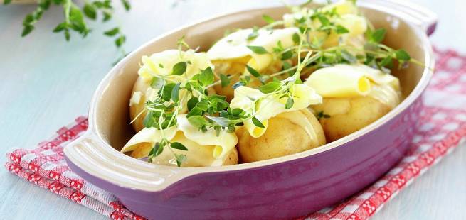 Helstekte poteter med hvitløk og timian