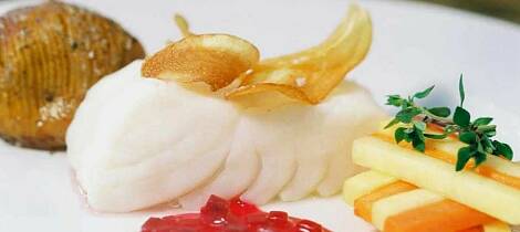 Få ting smaker bedre enn dampet kveite med syrlige rotgrønnsaker og fondantpoteter