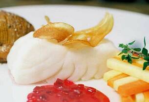 Få ting smaker bedre enn dampet kveite med syrlige rotgrønnsaker og fondantpoteter