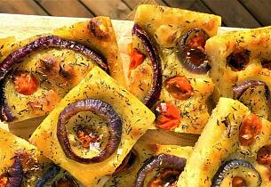Focaccia Pugliese gir deg alt det du liker best i en munnfull