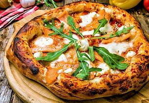 Pizza og røkelaks løser middagsutfordringen i dag