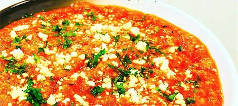 Her er det tomater og daggammelt brød som gjør jobben