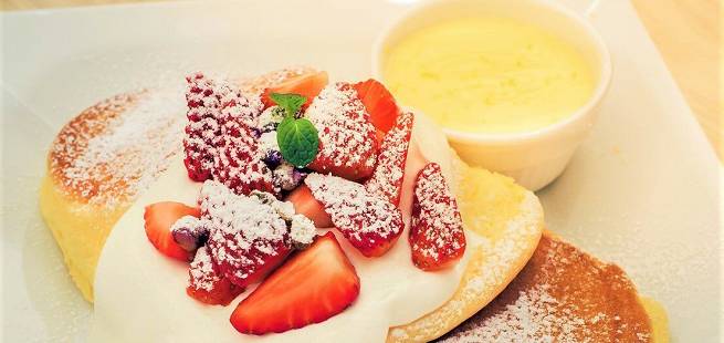 Cottage cheese pannekaker med jordbær og krem