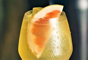 Nordic Peach Spritz