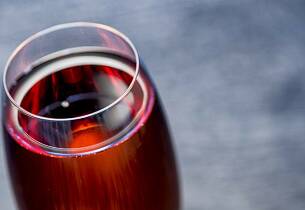 Hvitvin og likør gir en av tidenes mest populære drinker