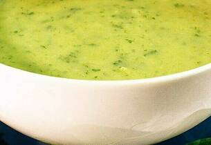 Supersunn og grønn suppe følges av herlige pannekaker - det blir en mandagsmiddag alle vil like