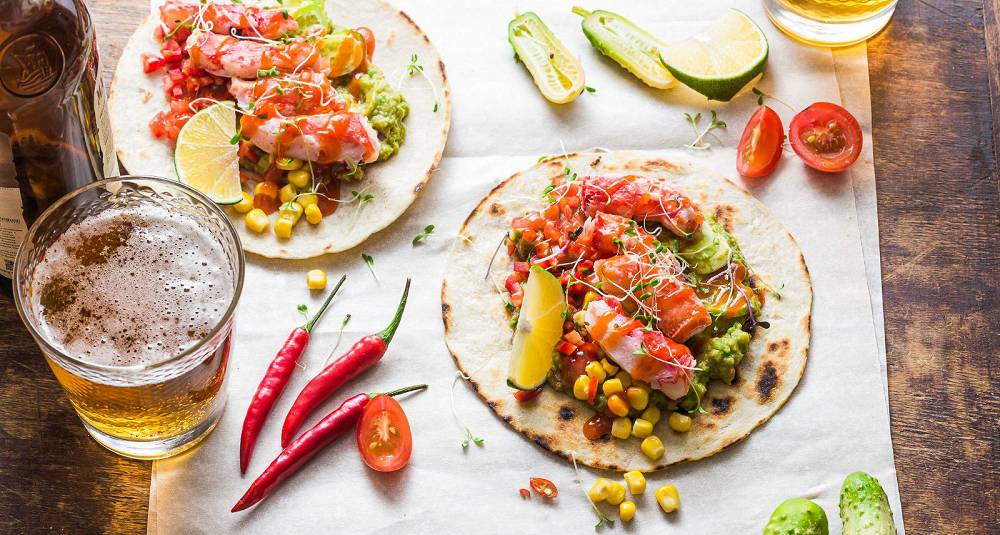 Kongekrabbetacos med guacamole og grillet maissalsa