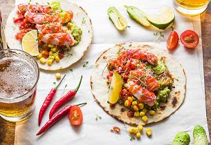 Kongekrabbetacos med guacamole og grillet maissalsa