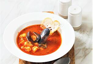 Tomatisert fiskesuppe