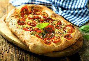 Potetfocaccia med cherrytomater