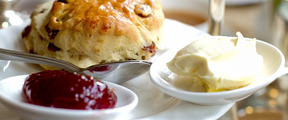 Skal du servere ekte afternoon tea, må du ha clotted cream