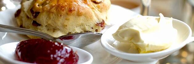 Skal du servere ekte afternoon tea, må du ha clotted cream