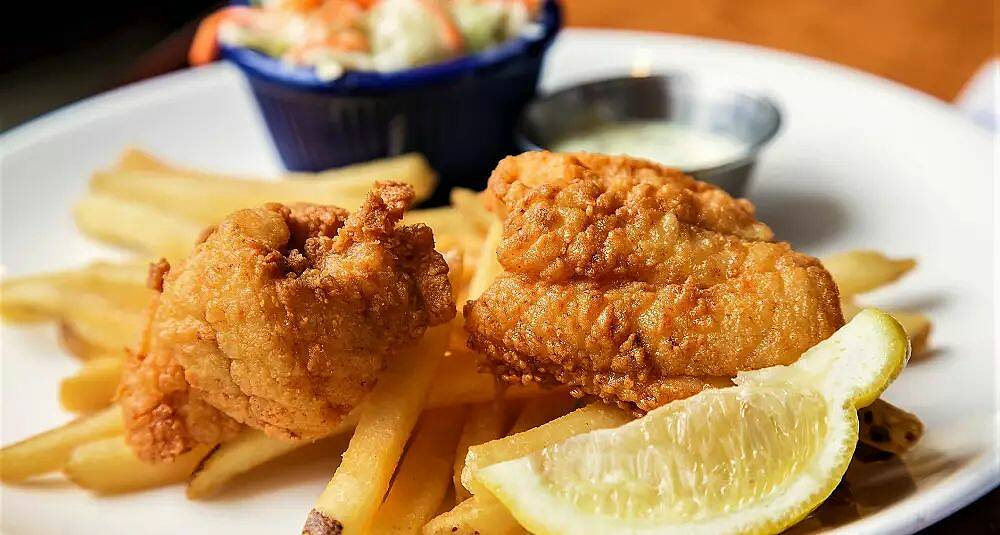 Slik lager du fish'n chips av rødspette