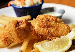 Slik lager du fish'n chips av rødspette