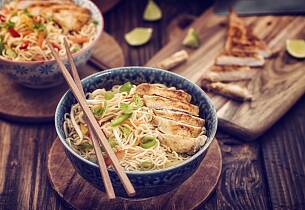 Bruk hele kyllingen, del 1: Ramen er billig luksus som gir deg alt utenom vinen, den matchen fikser du selv