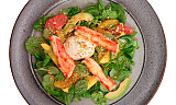 Denne salaten med krabbe, appelsin, grapefrukt og avocado gir mersmak