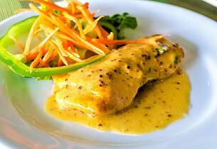 Stekt seifilet med karrisaus