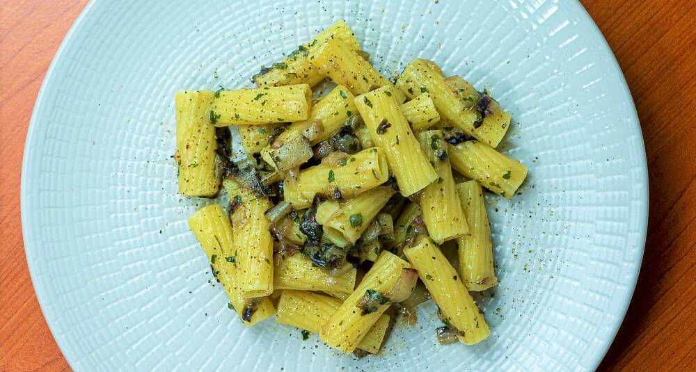 Penne carbonara med endivesalat