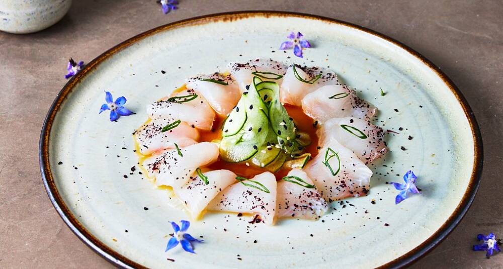 Klubbkokken serverer: Tiradito med skrei Liker du ceviche? Eller sashimi? Da er det på tide å smake tiradito