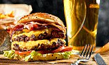 Klubbkokken serverer: Saftig cheeseburger Slik lager du saftige burgere