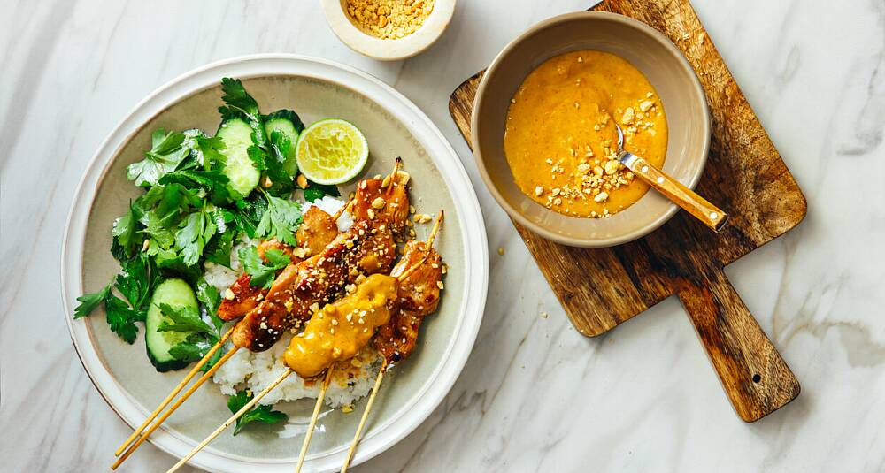 Kylling satay med peanøttsaus og agurksalat