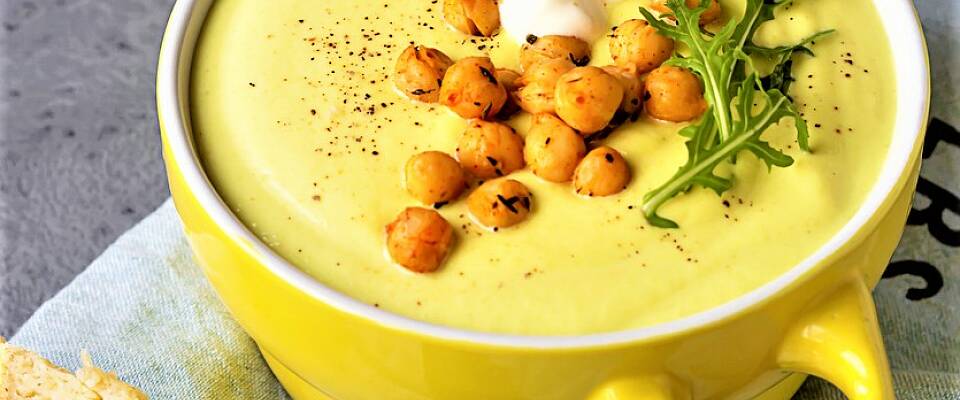 Skap lys i høstmørket med en knallgul og fyldig karrisuppe