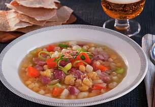 Slik lager du bestemors ertesuppe
