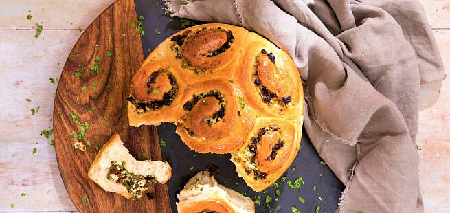 Brytebrød med feta, parmesan og soltørket tomat