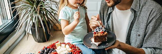Lag en av disse deilige sausene eller luftige kremene til sommerens bær