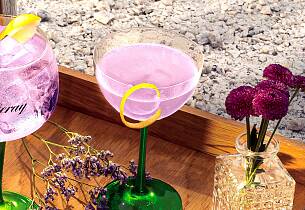 Blackcurrant Royale French 75 drinkoppskrift