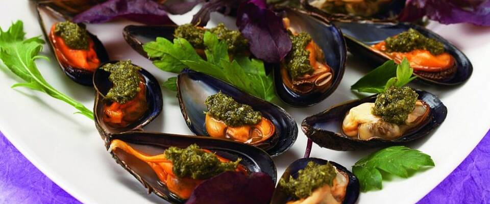 Gjør noe ekstra med blåskjellene: topp dem med pesto