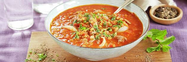 By på en fyldig linsesuppe hvor du får brukt opp rester av julematen