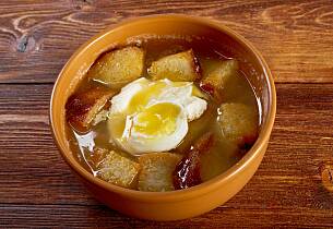 Spansk hvitløkssuppe - Sopa de ajo