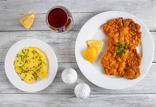 Rød burgund og kalveschnitzel blir til et måltid som gir deg gåsehud av fryd