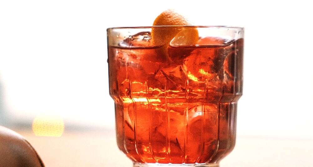 Currant Negroni drinkoppskrift